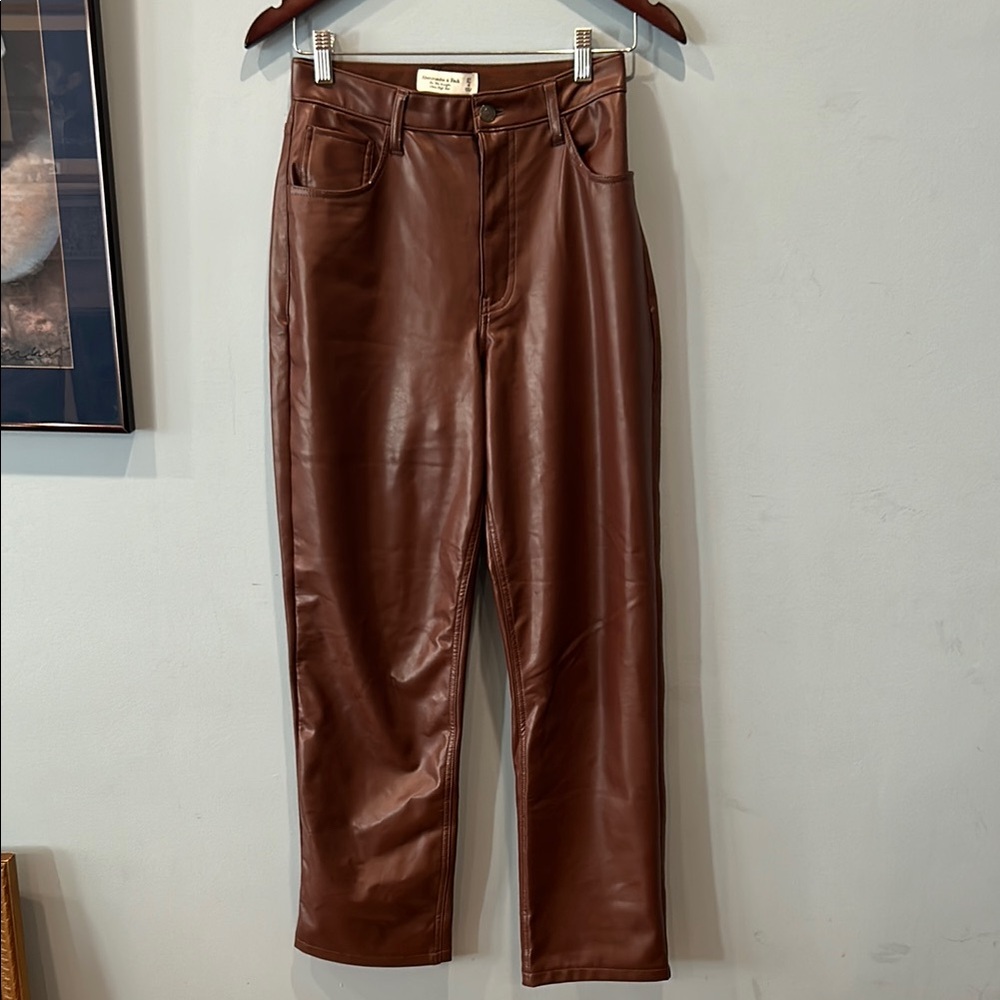 Abercrombie curve love 90s straight ultra high rise vegan leather pants